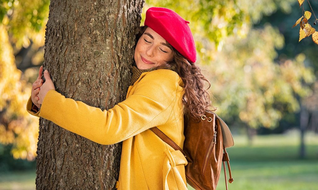 girl hugs tree